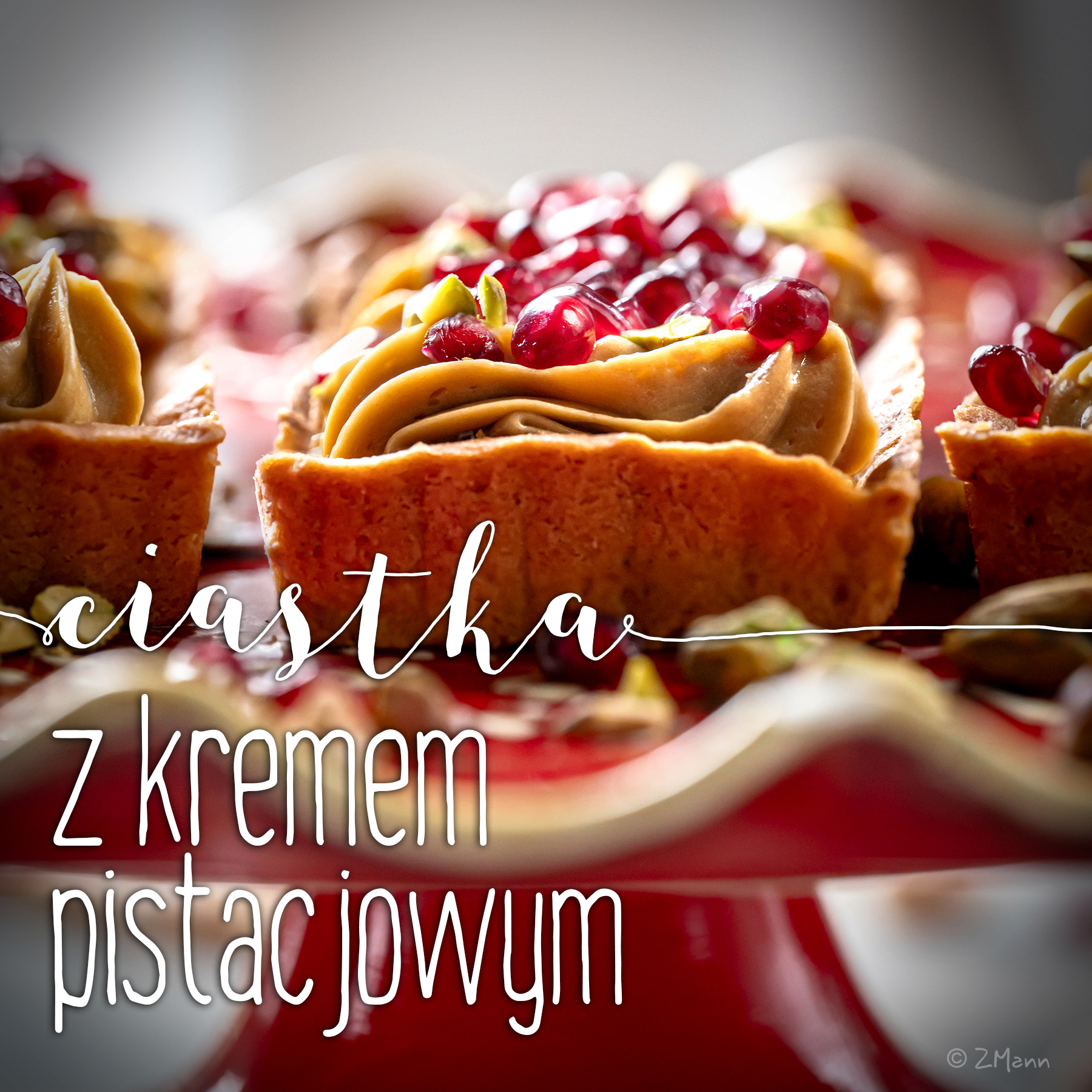 kruche ciastka z kremem pistacjowym